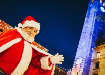 VARESE ACCENSIONE ALBERO E LUMINARIE IN PIAZZA MONTE GRAPPA NATALE 2019