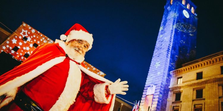 VARESE ACCENSIONE ALBERO E LUMINARIE IN PIAZZA MONTE GRAPPA NATALE 2019